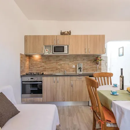 2 Bedroom Beautiful In Holiday home