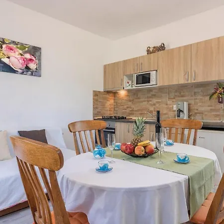 2 Bedroom Beautiful In Holiday home