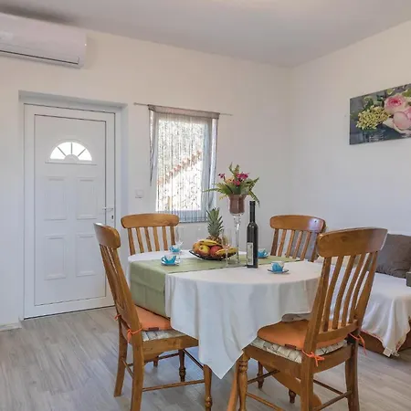 2 Bedroom Beautiful In * Peroj