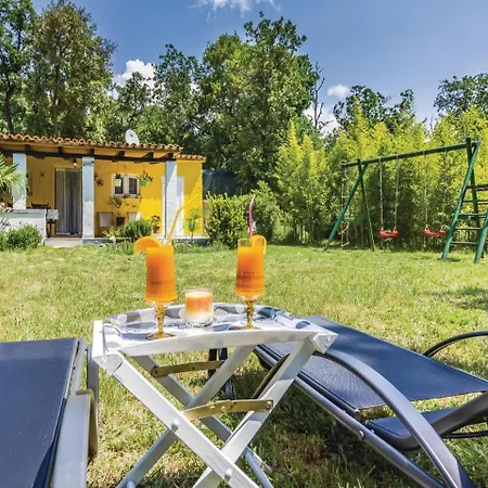 Holiday home 2 Bedroom Beautiful In Peroj