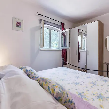 One-bedroom In Hébergement de vacances Peroj