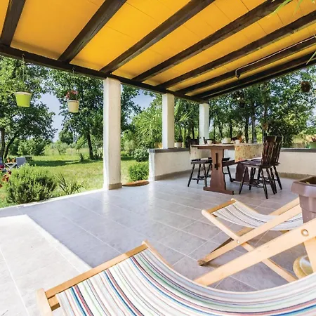 2 Bedroom Beautiful In Holiday home