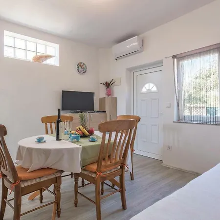 One-bedroom In Hébergement de vacances Peroj